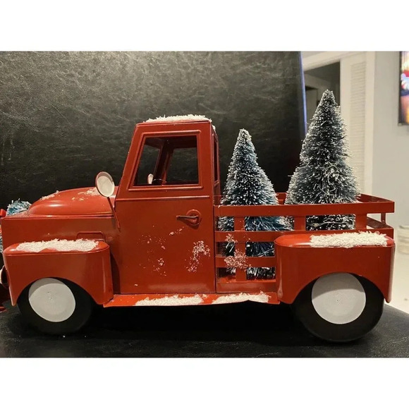 LIGHT UP RED CHRISTMAS TRUCK DECORATION  WITH CHRISTMAS TREE & WREATH -BRAND NEW - Picture 1 of 12